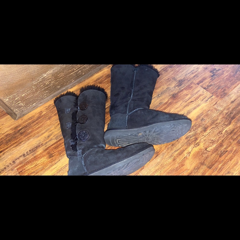 Ugg’s Button 6